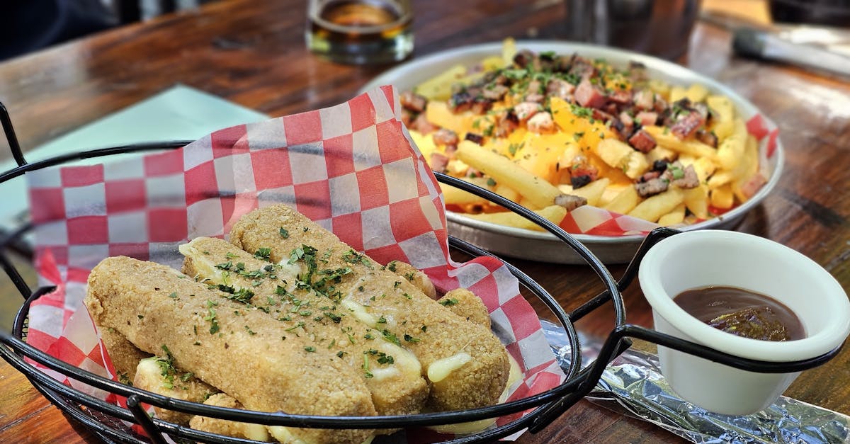 découvrez tout sur la poutine : origine, recette traditionnelle canadienne, ingrédients incontournables et astuces pour réussir ce plat emblématique à la maison.
